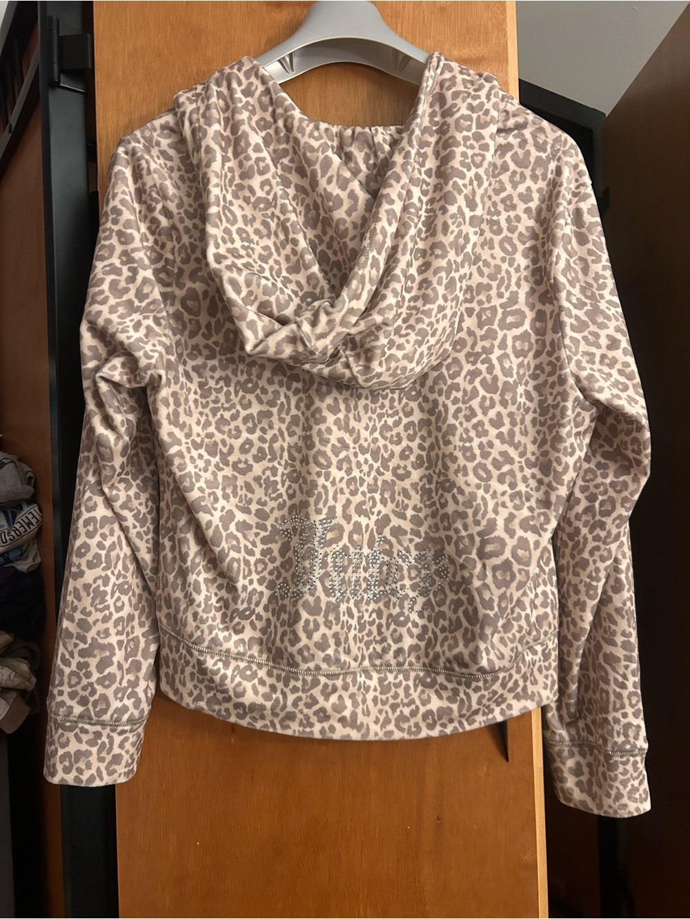 3 Piece Set Juicy Couture Beige Leopard Zip Hoodie with Matching Shorts and Tank - Picture 3 of 7